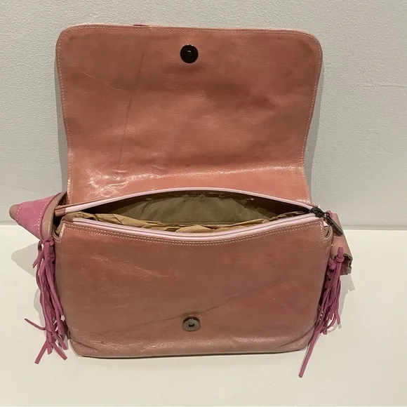 Bella Donna Italian crafted leather handbag with fringe. In Barbie pink. - Picture 5 of 12